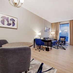 One-Bedroom Apartment City View Shuttle Beach & Mall Transfer